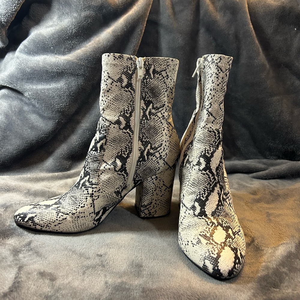 Steve Madden snakeskin print boots size 8.5